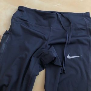 Navy blue 7/8 Nike leggings size s with pockets